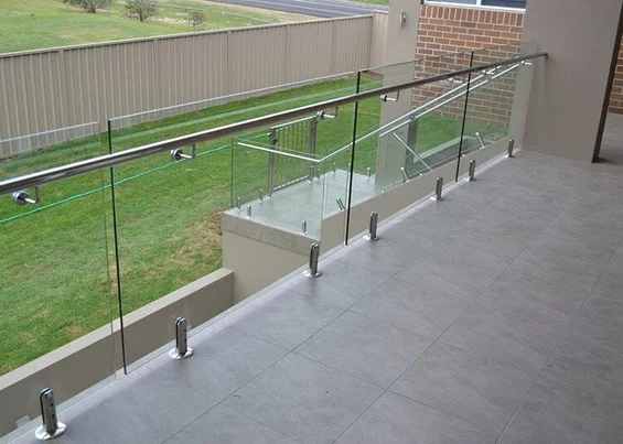 SPIGOT GLASS RAILINGS