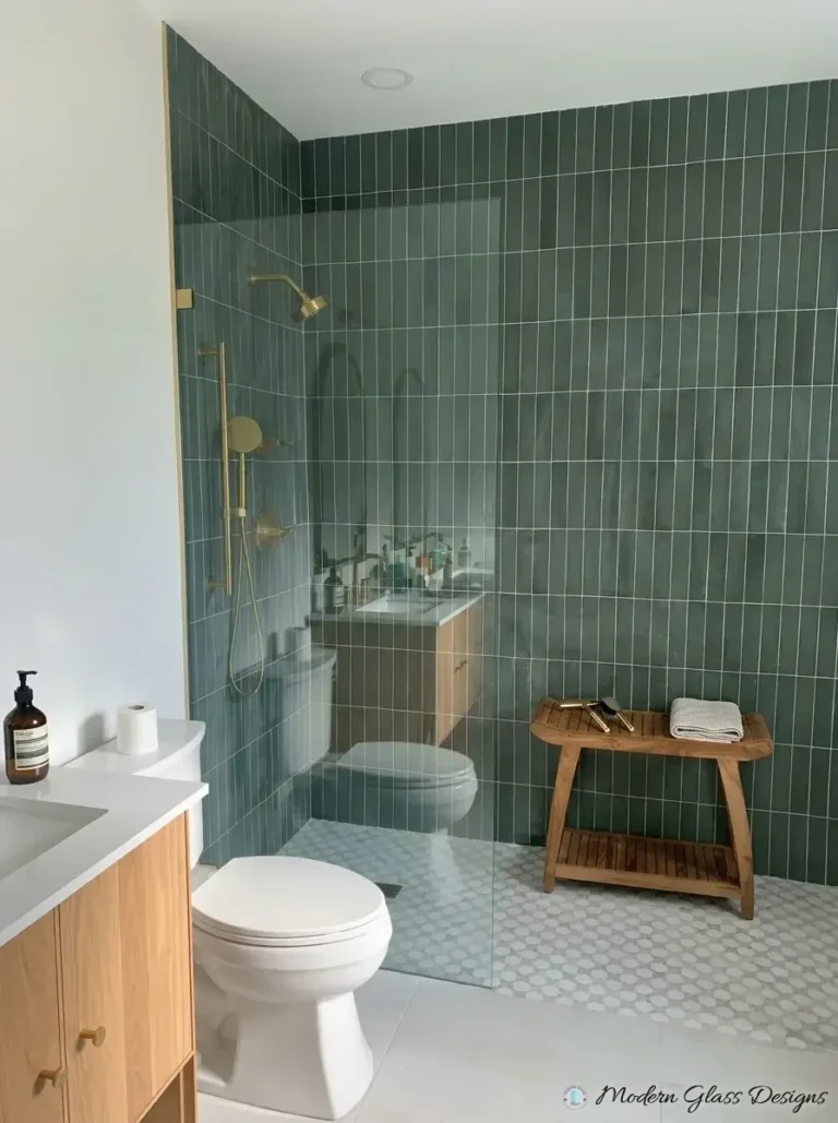 Fixed shower panel with brushed gold wall channel